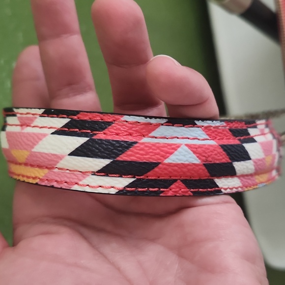 GUESS Colorful Geometric Crossbody Bag - Picture 3 of 8